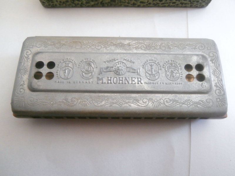 harmonica hohner + deux médailles Bonaparte et croix de guerre 1939 Pb240013