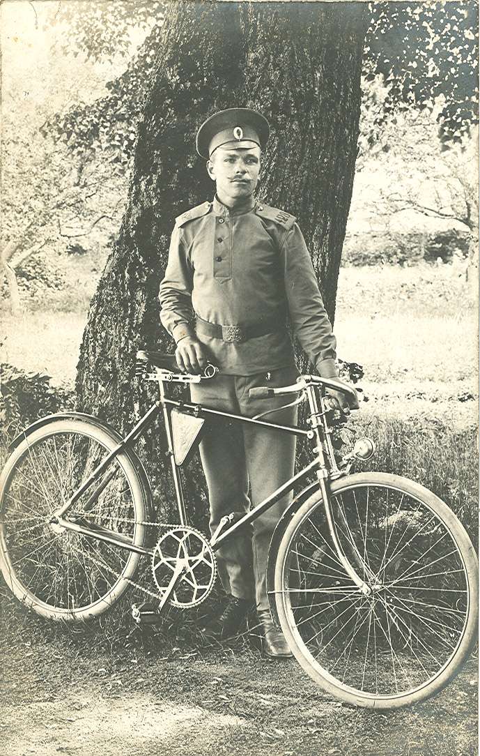 Les cyclistes et leurs matériels. Vylo_r20