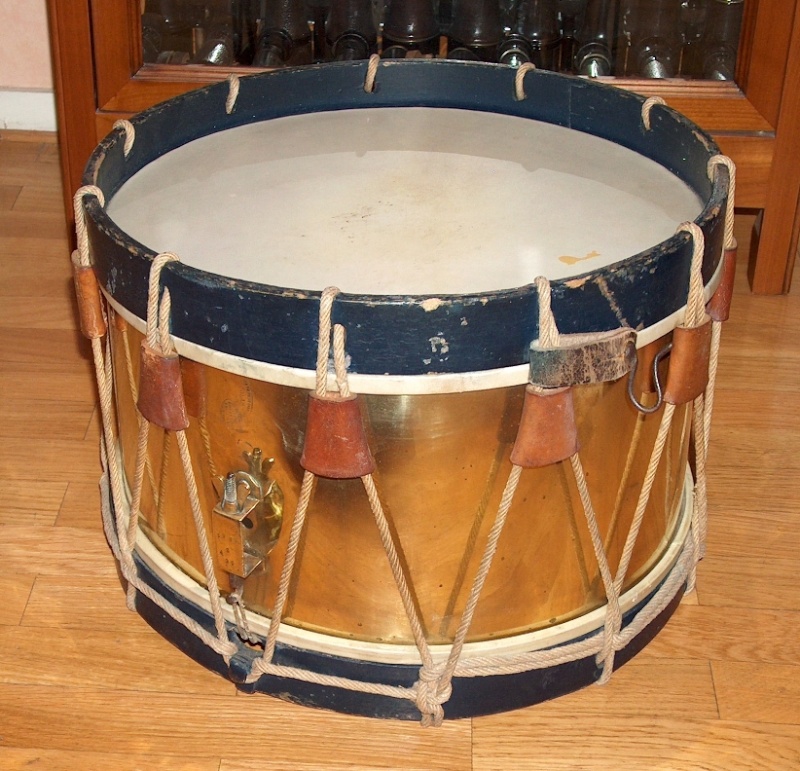 tambour - Les instruments de musique : caisses - tambours - clairons - trompettes  004_210
