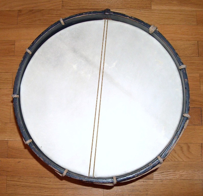 tambour - Les instruments de musique : caisses - tambours - clairons - trompettes  02210