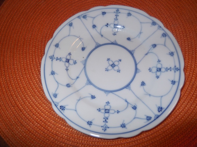Petite assiette en porcelaine imitation KALK Dscf6326