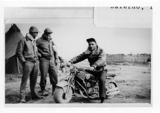 Vieilles photos (pour ceux qui aiment les anciennes photos de bikers ou autre......) - Page 5 Motorc11