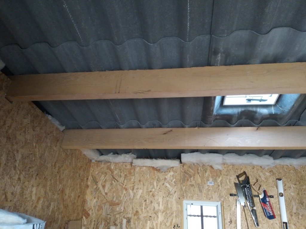 Plafond placo entre poutres apparentes Plafon10