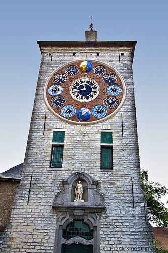 Reçu un beau diapo....Les horloges et pendules des rues..... - Page 6 Lierre10