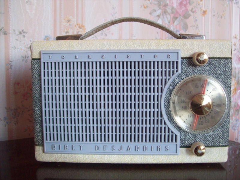 Vintage radios - Page 5 100_2310