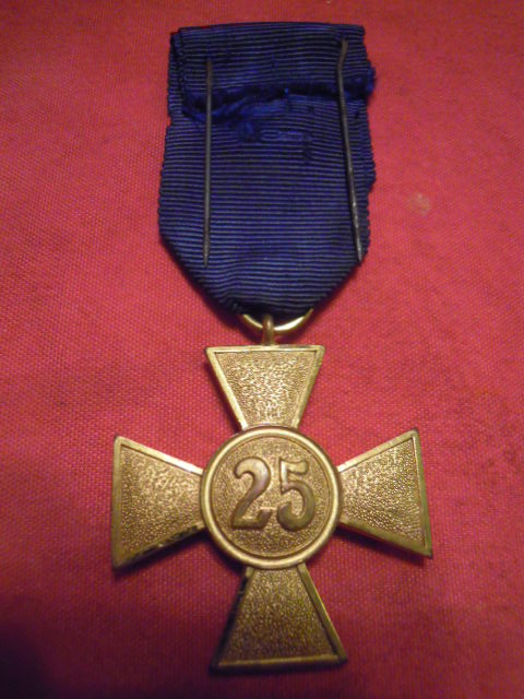 Médaille allemande 25 ans ? Dscn5319