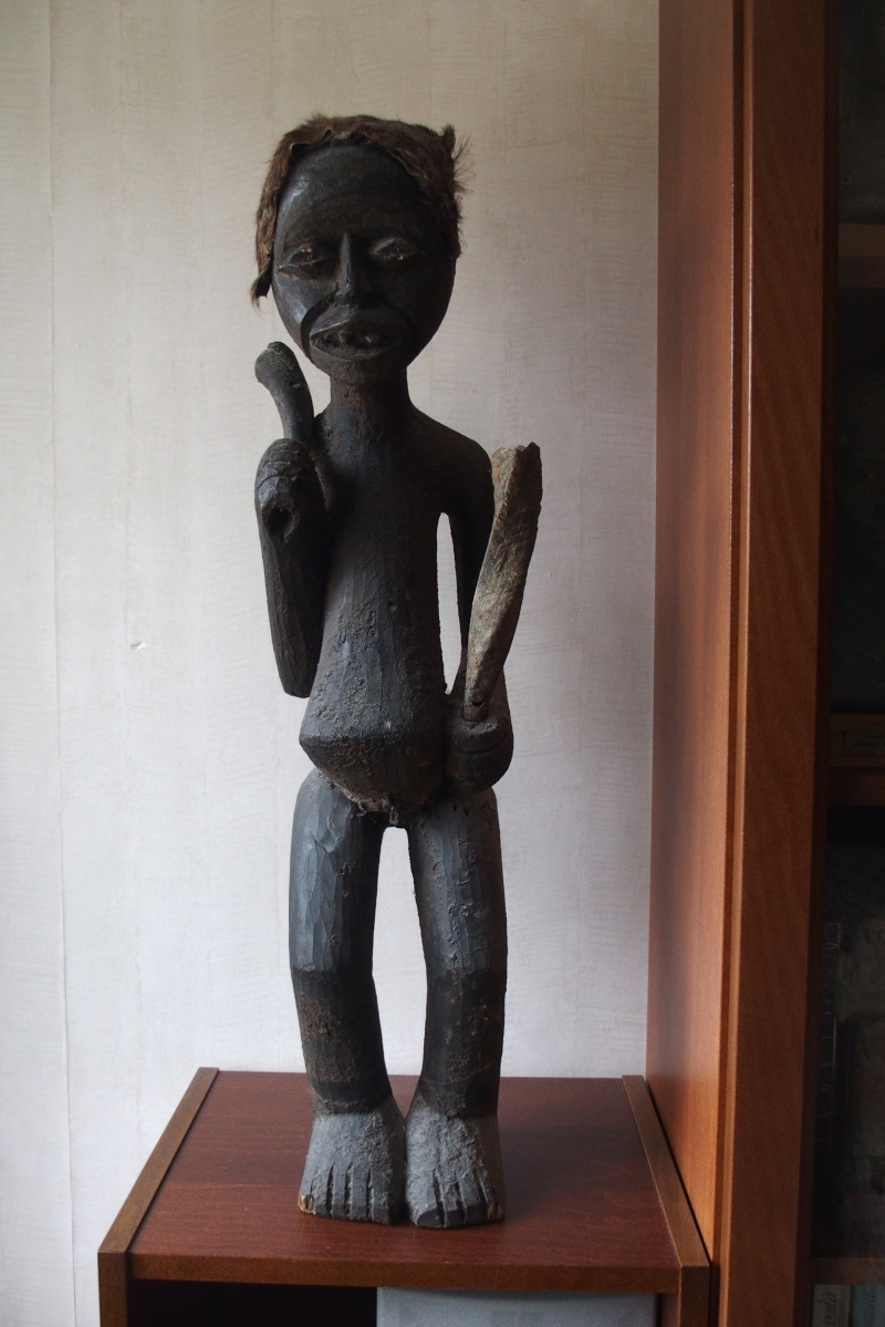 Statuette africaine ancienne 00111