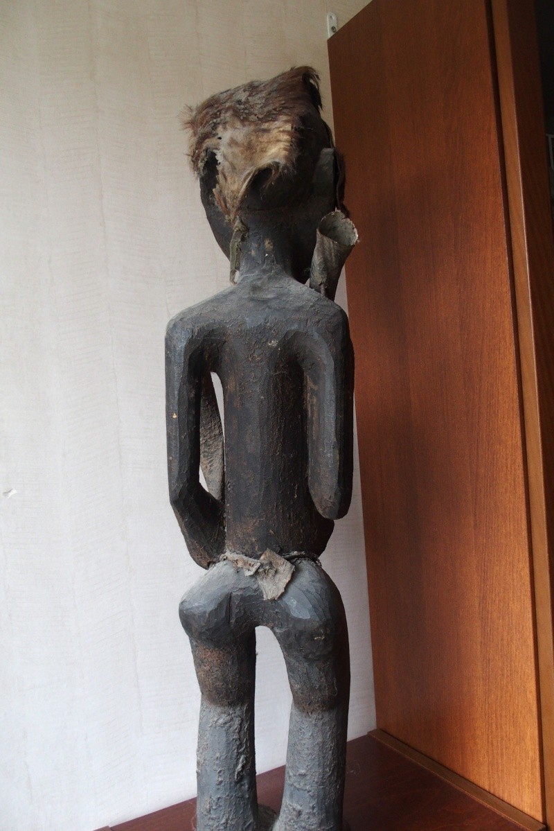 Statuette africaine ancienne 00411