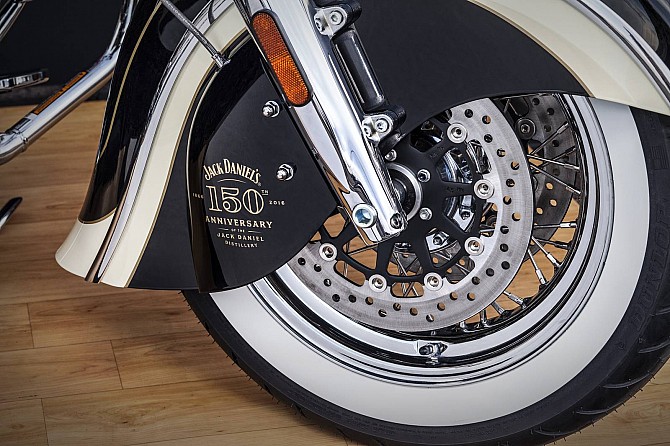 Indian Motorcycles y Jack Daniel's celebran los 150 años de la icónica destilería Indian11