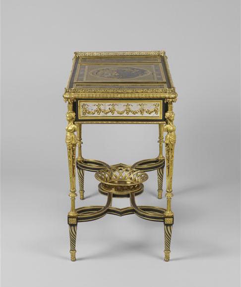 Chinoiseries et meubles de Marie-Antoinette : par Weisweiler, Macret et Riesener 15-50913