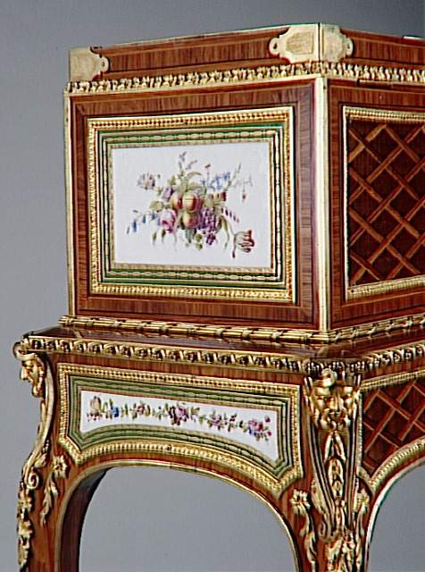 Le coffre à bijoux de Marie-Antoinette dauphine 15401410