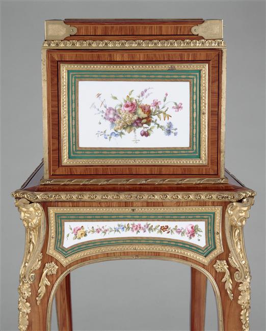 Le coffre à bijoux de Marie-Antoinette dauphine 15401810