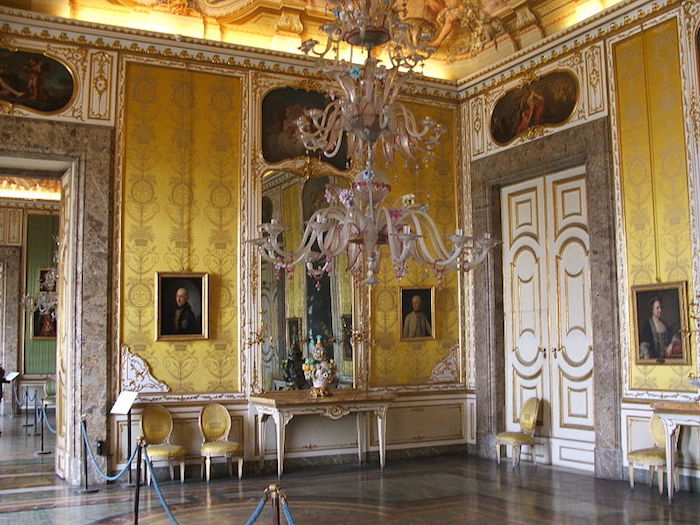 Marie-Caroline à Naples : le Palais Royal de Caserte - Page 2 800px-40