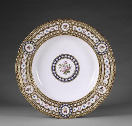 service - Service en porcelaine de Sèvres "à décor riche en couleurs et riche en or" de Marie-Antoinette 91-00010