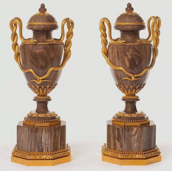 Collection de Marie-Antoinette d'objets et meubles en bois pétrifié Arton313