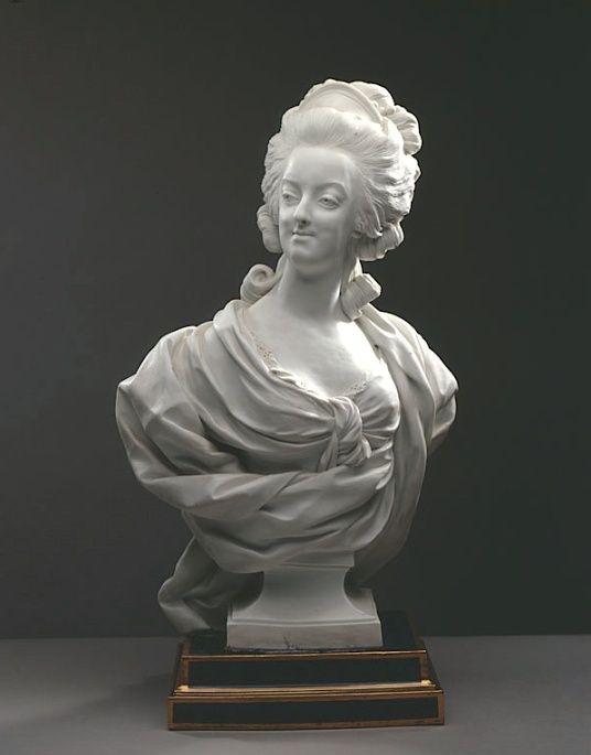 Marie Antoinette, par (et d'après) Louis-Simon Boizot Bust_m11