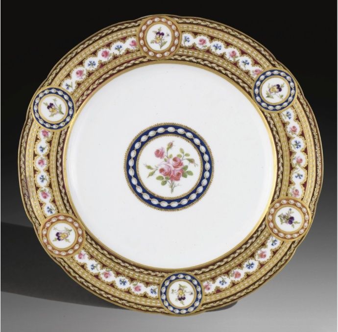 Service en porcelaine de Sèvres "à décor riche en couleurs et riche en or" de Marie-Antoinette Captu111