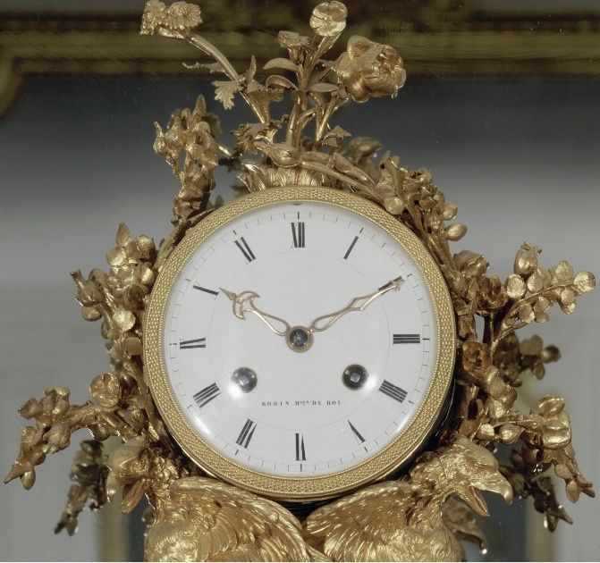Pendules et horloges de Marie-Antoinette - Page 2 Captu200