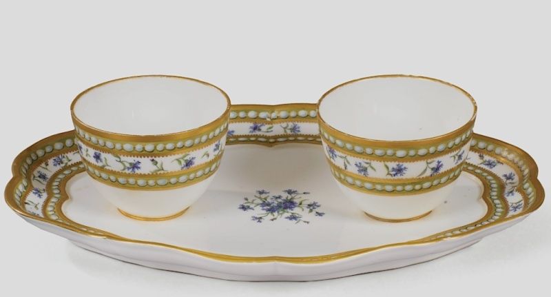 Service en porcelaine de Sèvres "à décor de perles et de barbeaux" de Marie-Antoinette Marie142