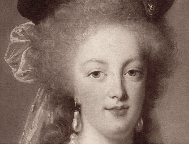 Marie-Antoinette en buste, robe rouge et toque, par et d'après Elisabeth Vigée Le Brun  Marie_56