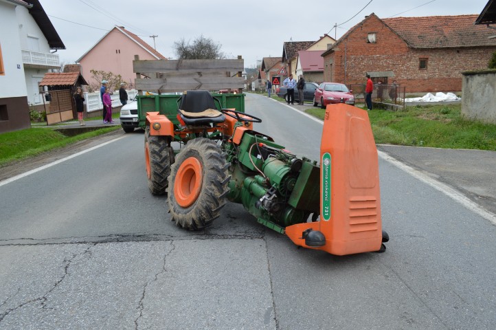  Prometne nesreće i nezgode sa traktorima    Dsc_0117