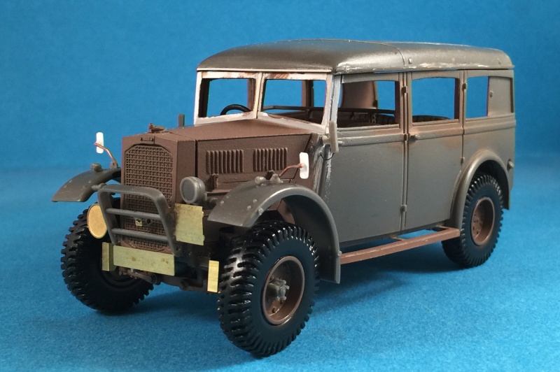 La BBC en action - "Humber staff car" Accurate Armour + figurines Bronco et scratch - 1/35 Img_1810