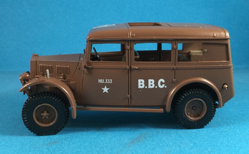 La BBC en action - "Humber staff car" Accurate Armour + figurines Bronco et scratch - 1/35 Img_1813