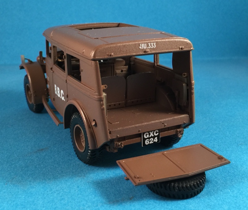 La BBC en action - "Humber staff car" Accurate Armour + figurines Bronco et scratch - 1/35 Img_1814