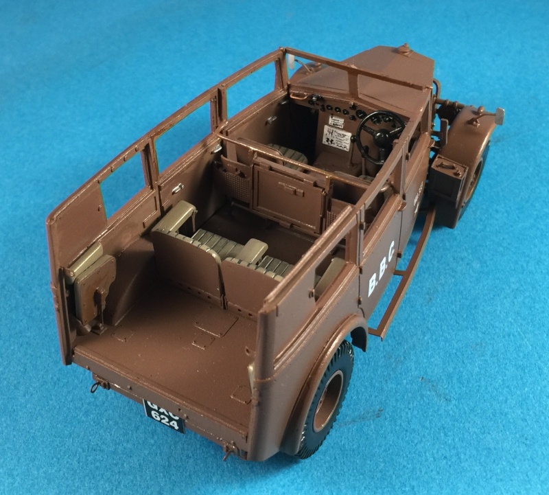 La BBC en action - "Humber staff car" Accurate Armour + figurines Bronco et scratch - 1/35 Img_1817