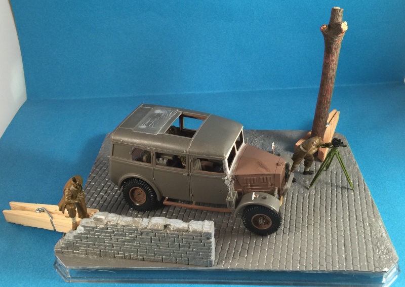 La BBC en action - "Humber staff car" Accurate Armour + figurines Bronco et scratch - 1/35 Img_1819