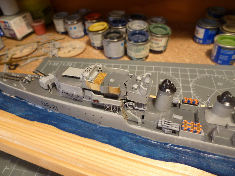 Escorteur d'escadre Surcouf Heller 1/400 + L'ARSENAL - Page 4 E_e_su16