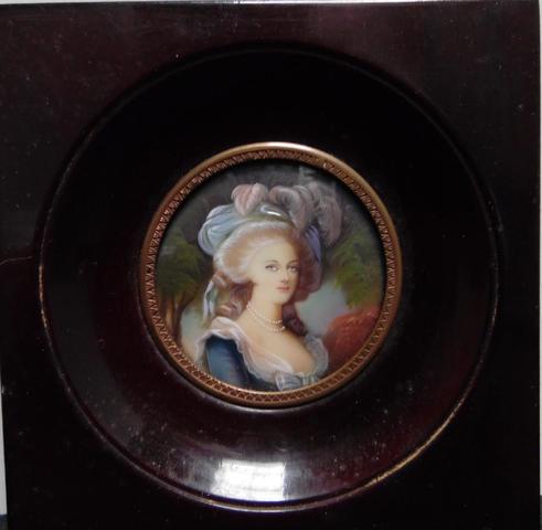 Collection : miniatures de Marie Antoinette et de ses proches - Page 8 10192910