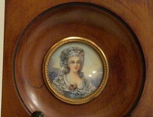 Collection : miniatures de Marie Antoinette et de ses proches - Page 8 Sans_t11