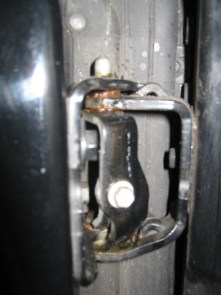 Question: qui d'entre vous dont la porte du conducteur s'affaisse en l’ouvrant d'un H2 année 2003 et plus!?! Charni14