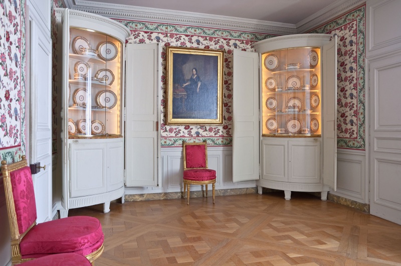 Versailles, des grands aux petits appartements de la reine - Page 3 1920px10