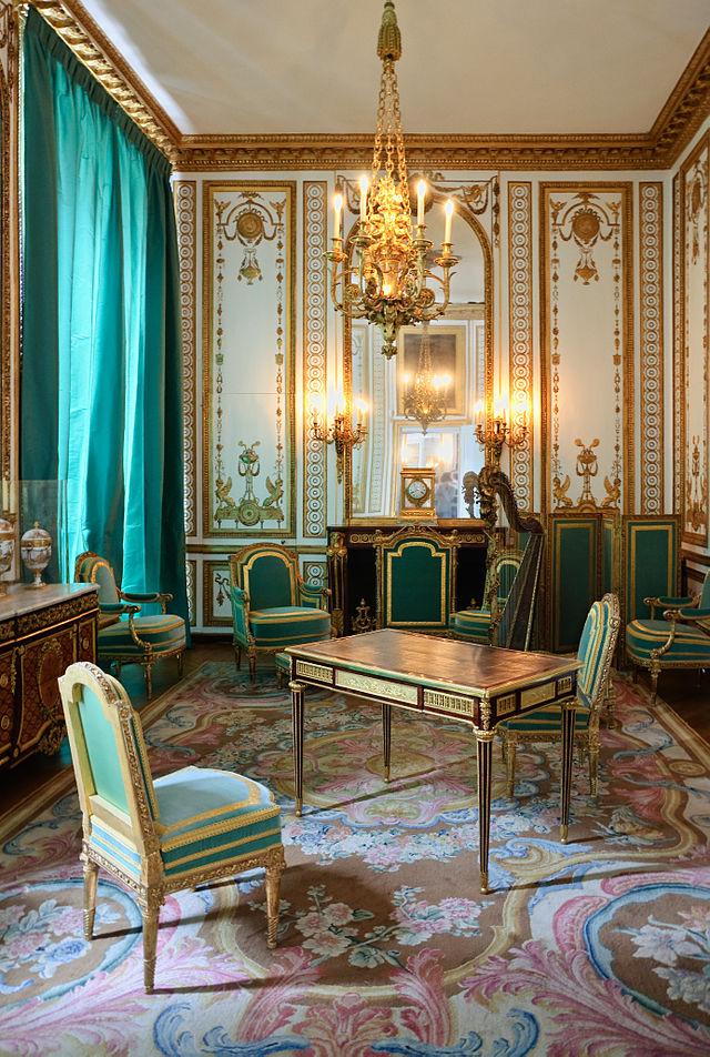 Versailles, des grands aux petits appartements de la reine - Page 3 640px-10