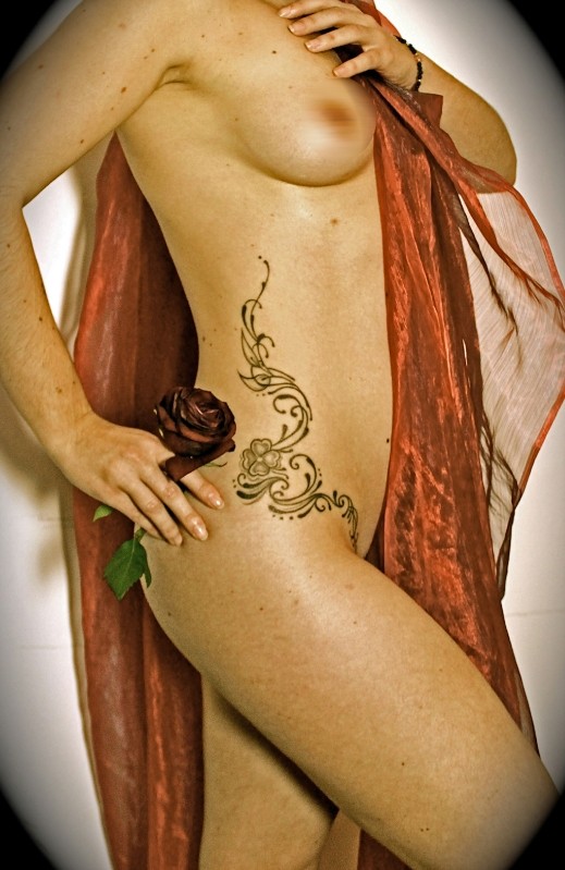 CHARME - Les plus belles femmes sont tatouées... - Page 15 64828410