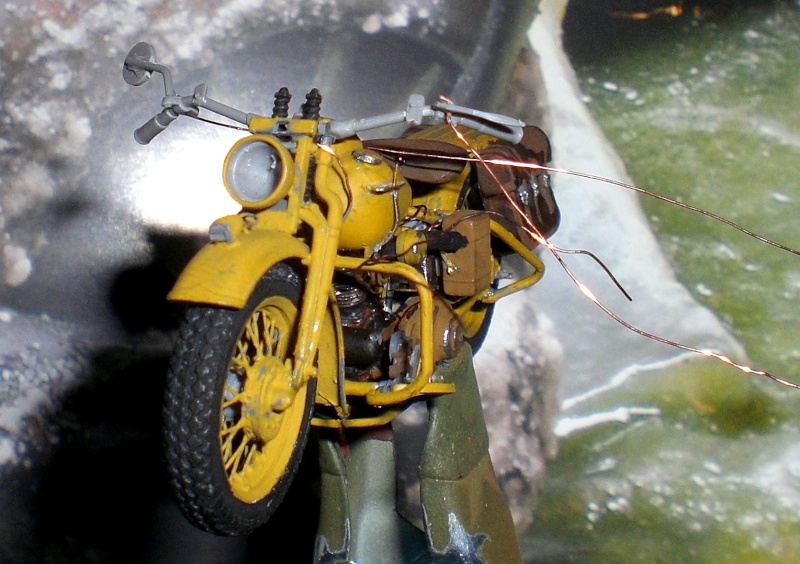 U.S.SOLDIER PUSHING MOTORCYCLE",1/35,von Mini Art Fertig gebaut von Oluengen359 00148