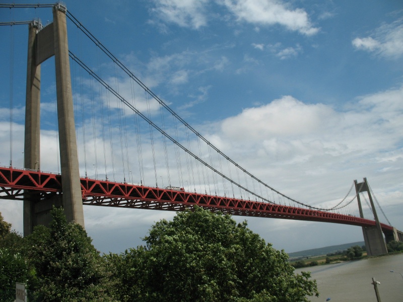 Première mondiale : 2011, le pont à haubans et tablier courbe de Térénez 88484810