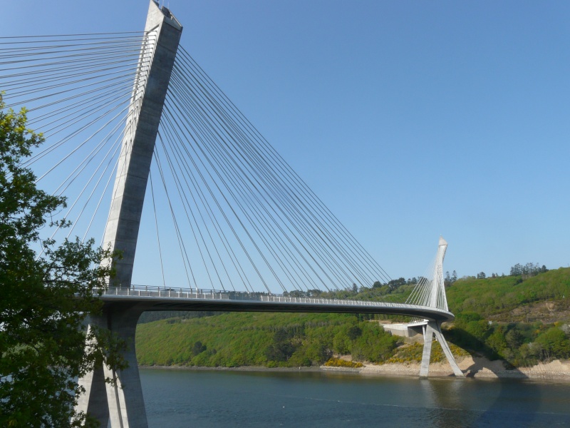 Première mondiale : 2011, le pont à haubans et tablier courbe de Térénez P1540610