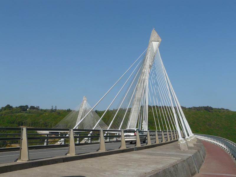 Première mondiale : 2011, le pont à haubans et tablier courbe de Térénez P1540614