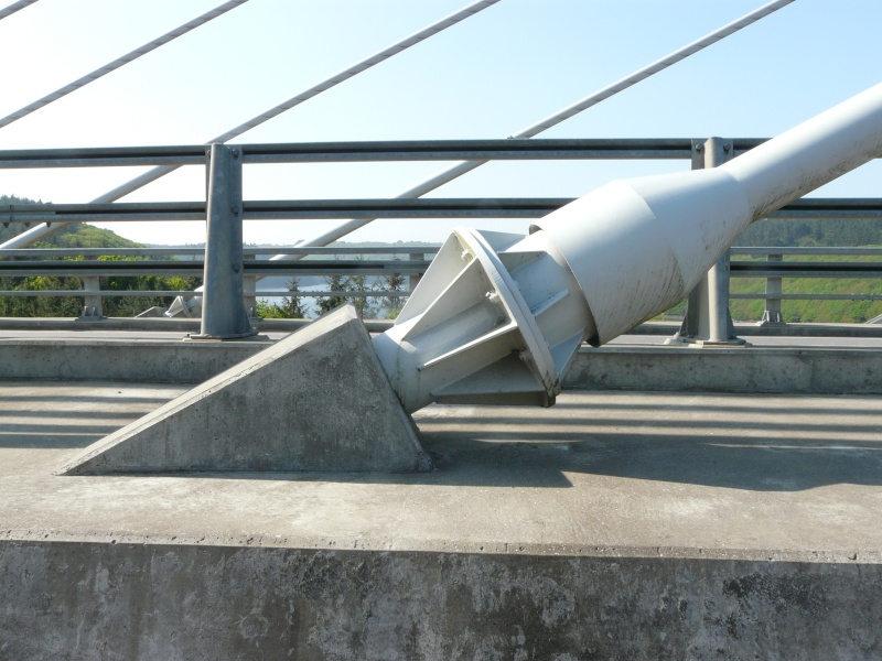 Première mondiale : 2011, le pont à haubans et tablier courbe de Térénez P1540616