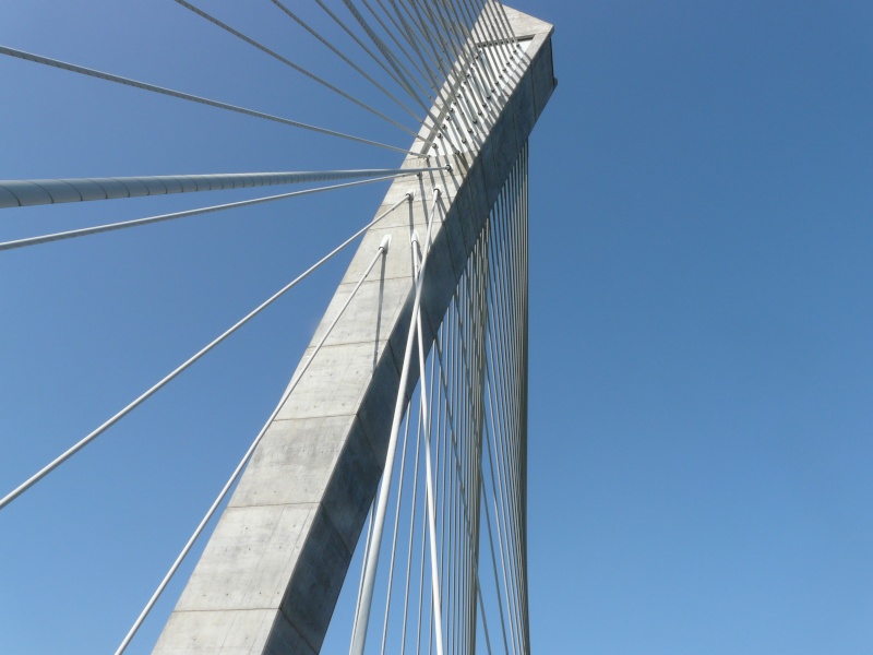Première mondiale : 2011, le pont à haubans et tablier courbe de Térénez P1540617
