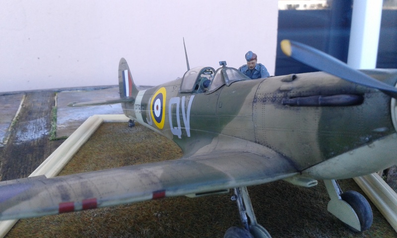 Spitfire Mk. IIa Revell 1/32 [philippe] - Page 25 20160165
