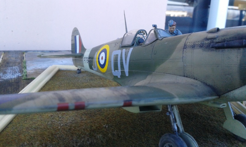 Spitfire Mk. IIa Revell 1/32 [philippe] - Page 25 20160166