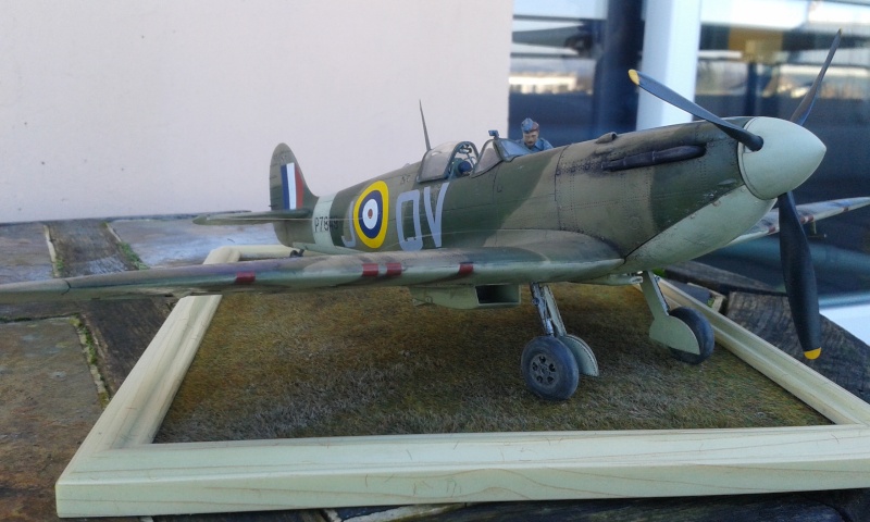 Spitfire Mk. IIa Revell 1/32 [philippe] - Page 25 20160167