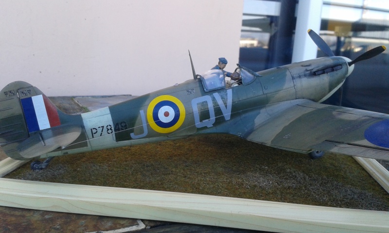 Spitfire Mk. IIa Revell 1/32 [philippe] - Page 25 20160168