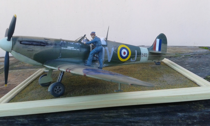 Spitfire Mk. IIa Revell 1/32 [philippe] - Page 25 20160170