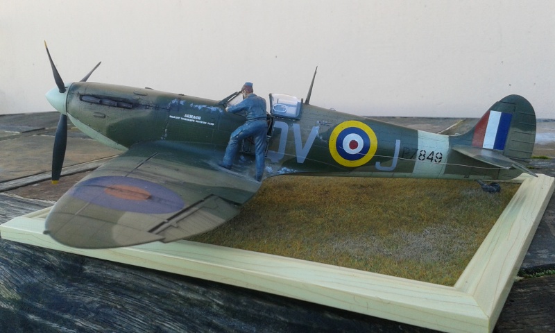 Spitfire Mk. IIa Revell 1/32 [philippe] - Page 25 20160171