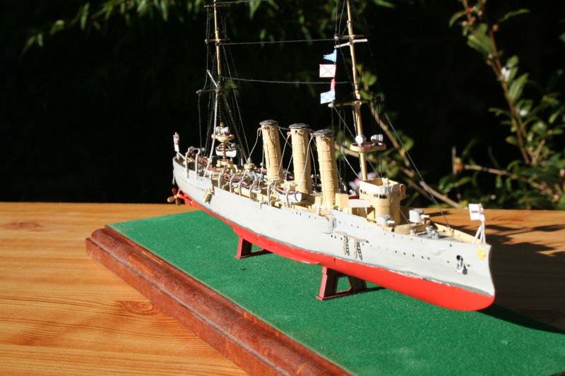 SMS Emden ( 1908) au 1/350 de Revell par Michaud Img_6310